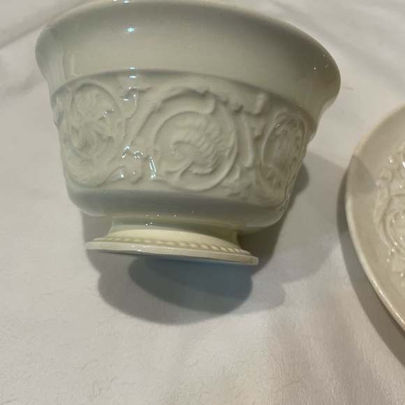 Vintage Wedgwood Patrician Cup & Saucer Embossed Made in England - Picture 12 of 16